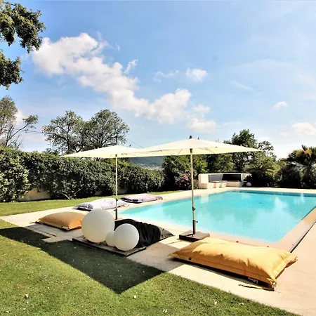 Le Domaine Des Vignes-spacieuse Villa/piscine 히에레