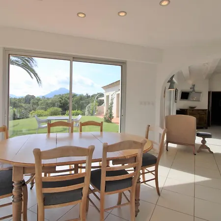 Le Domaine Des Vignes-spacieuse Villa/piscine Hyeres