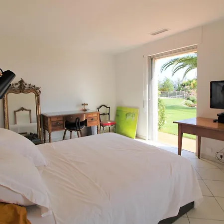 Le Domaine Des Vignes-spacieuse Villa/piscine 히에레