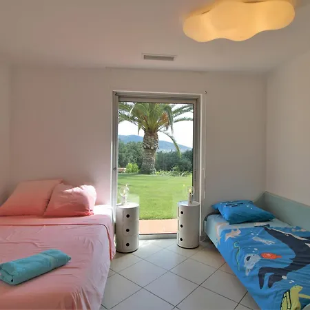 Le Domaine Des Vignes-spacieuse Villa/piscine Вилла Йер