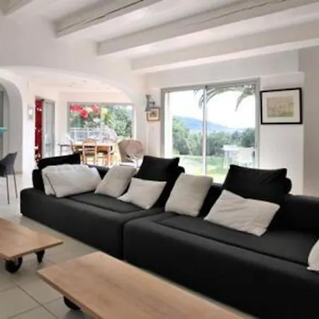 Le Domaine Des Vignes-spacieuse Villa/piscine 빌라 히에레