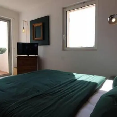 Le Domaine Des Vignes-spacieuse Villa/piscine * Йер