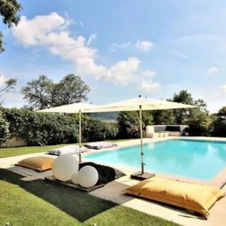 Le Domaine Des Vignes-spacieuse Villa/piscine 히에레