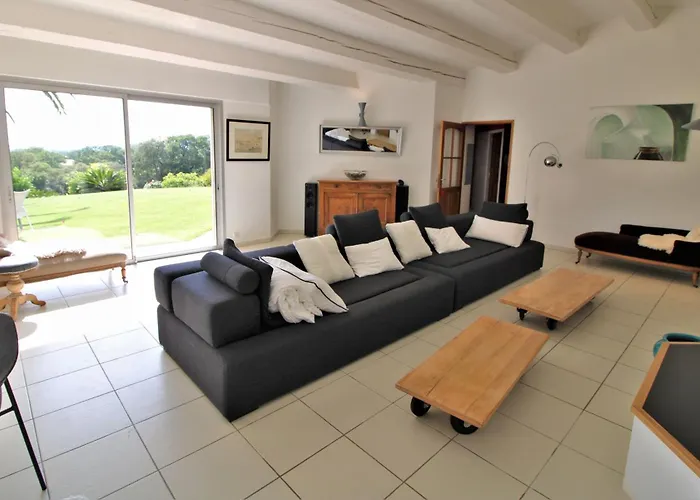 Le Domaine Des Vignes-spacieuse Villa/piscine Villa *