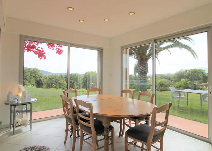 Le Domaine Des Vignes-spacieuse Villa/piscine Hyeres