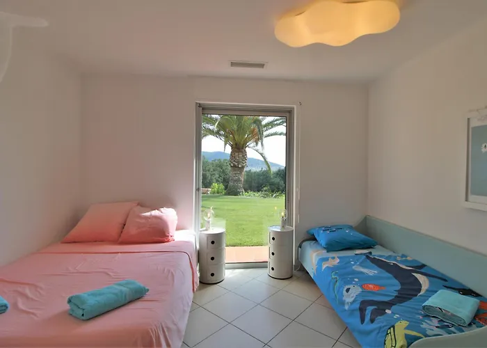 Le Domaine Des Vignes-spacieuse Villa/piscine Villa Hyeres