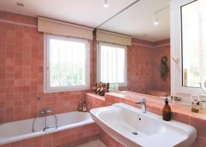 Villa Le Domaine Des Vignes-spacieuse Villa/piscine Hyeres