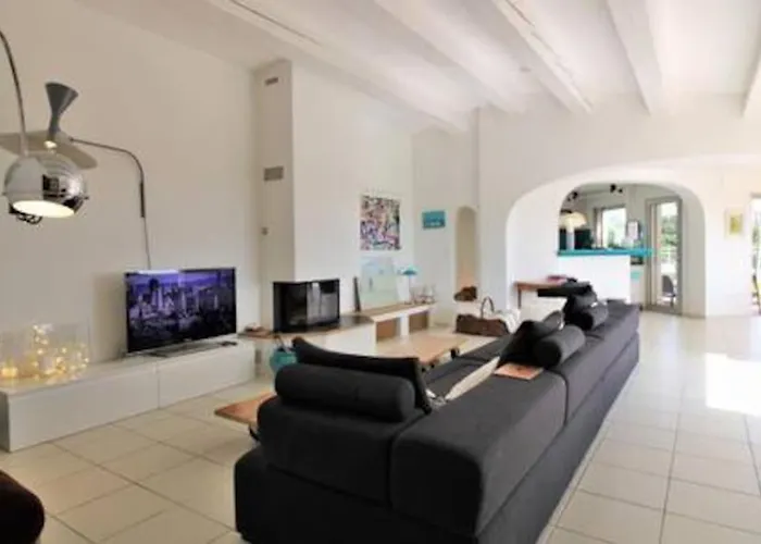 Le Domaine Des Vignes-spacieuse Villa/piscine Hyeres